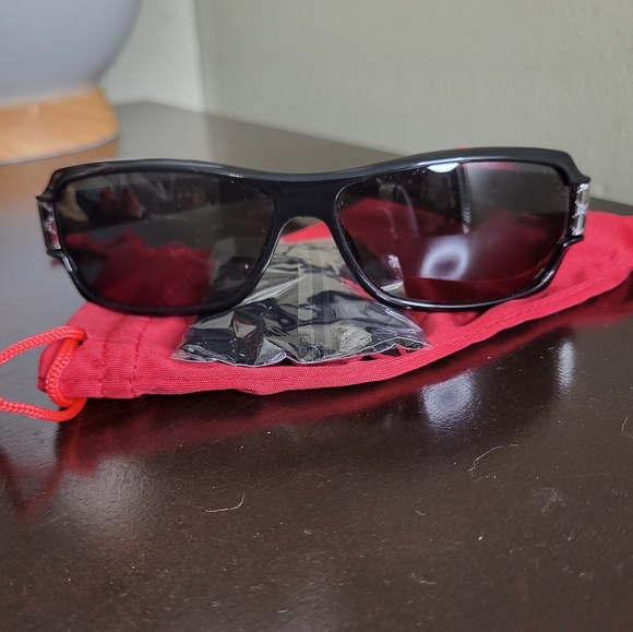 Gucci Sunglasses, Black Frame - Picture 7 of 8